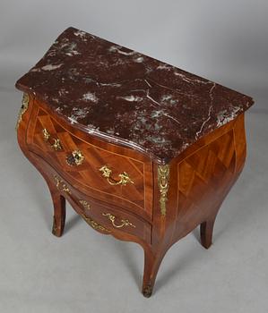 BYRÅ, rokokostil, 1900-talets mitt.