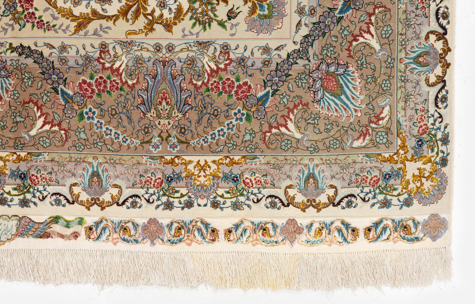 Matta, Täbris, part silk, s.k. 80 Raj, Nortvästra Iran, signerad ca 280 x 170 cm.