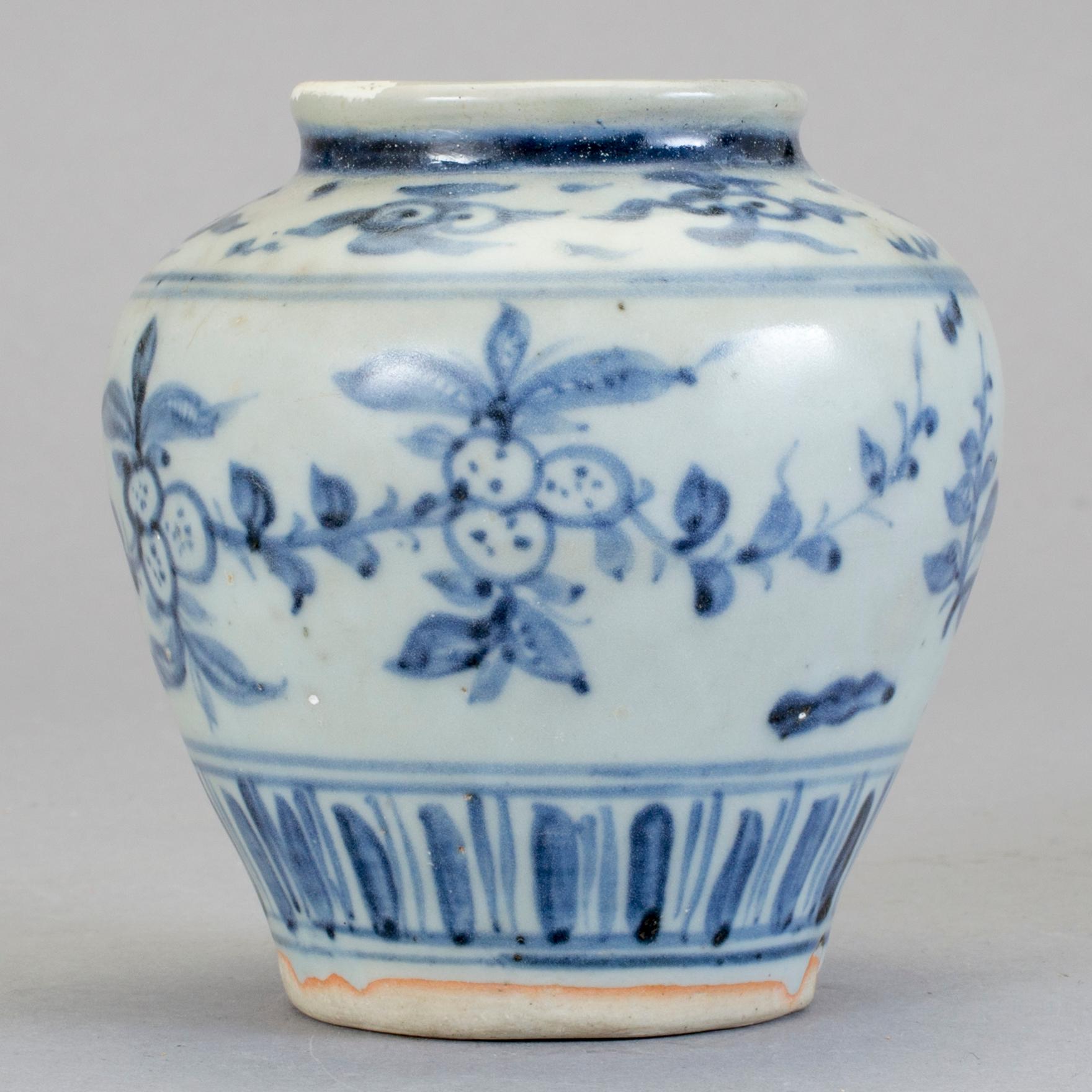 URNA, porslin, Kina, Ming (1368-1644).