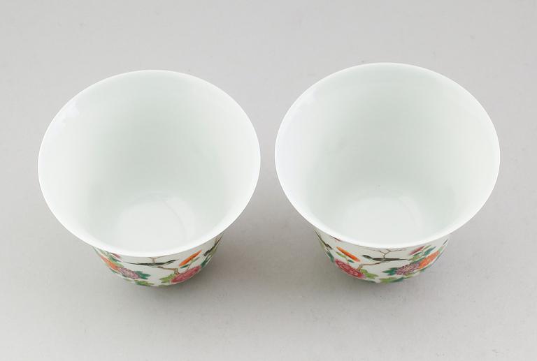 SKÅLAR, 1 par, porslin, Kina, 1900-tal.