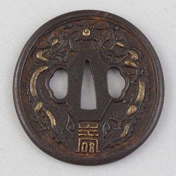 Tsuba, tre stycken, mumei, Japan 1800-tal.