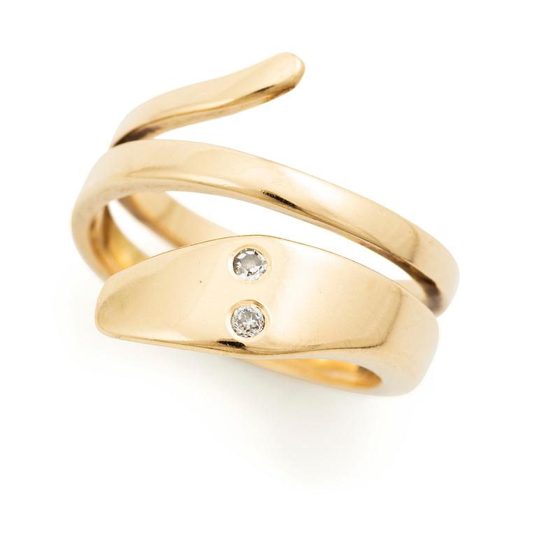 Sven-Erik Högberg, a ring in the form of a snake, 18K gold with round brilliant-cut diamonds, Gothenburg 1986.