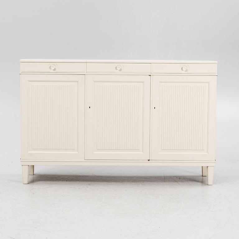 Carl Malmsten, sideboard, "Herrgården", Bodafors, daterad 1963.