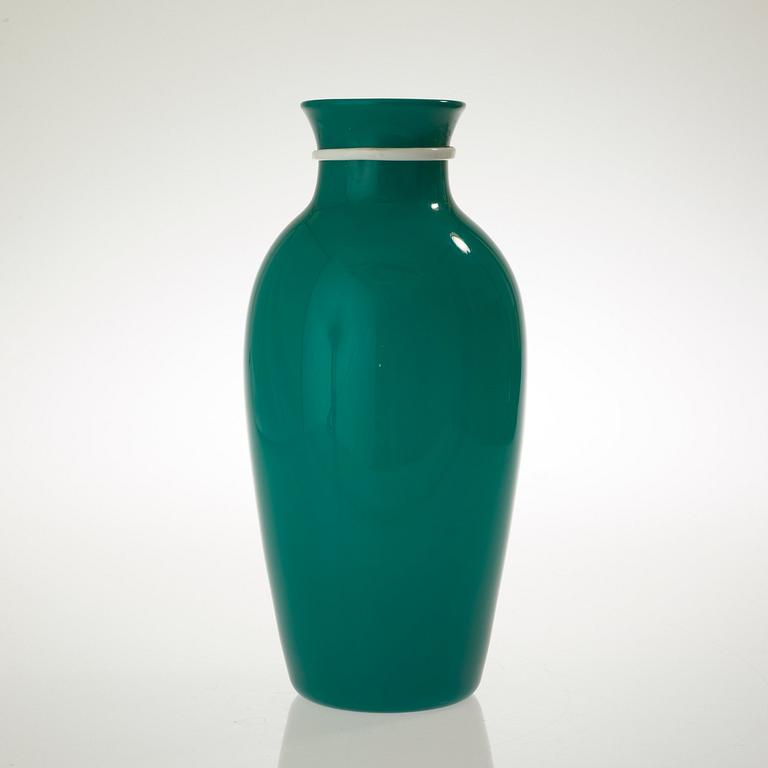 An emerald green 'Cinese' vase, probably by Carlo Scarpa, Venini, Italy.