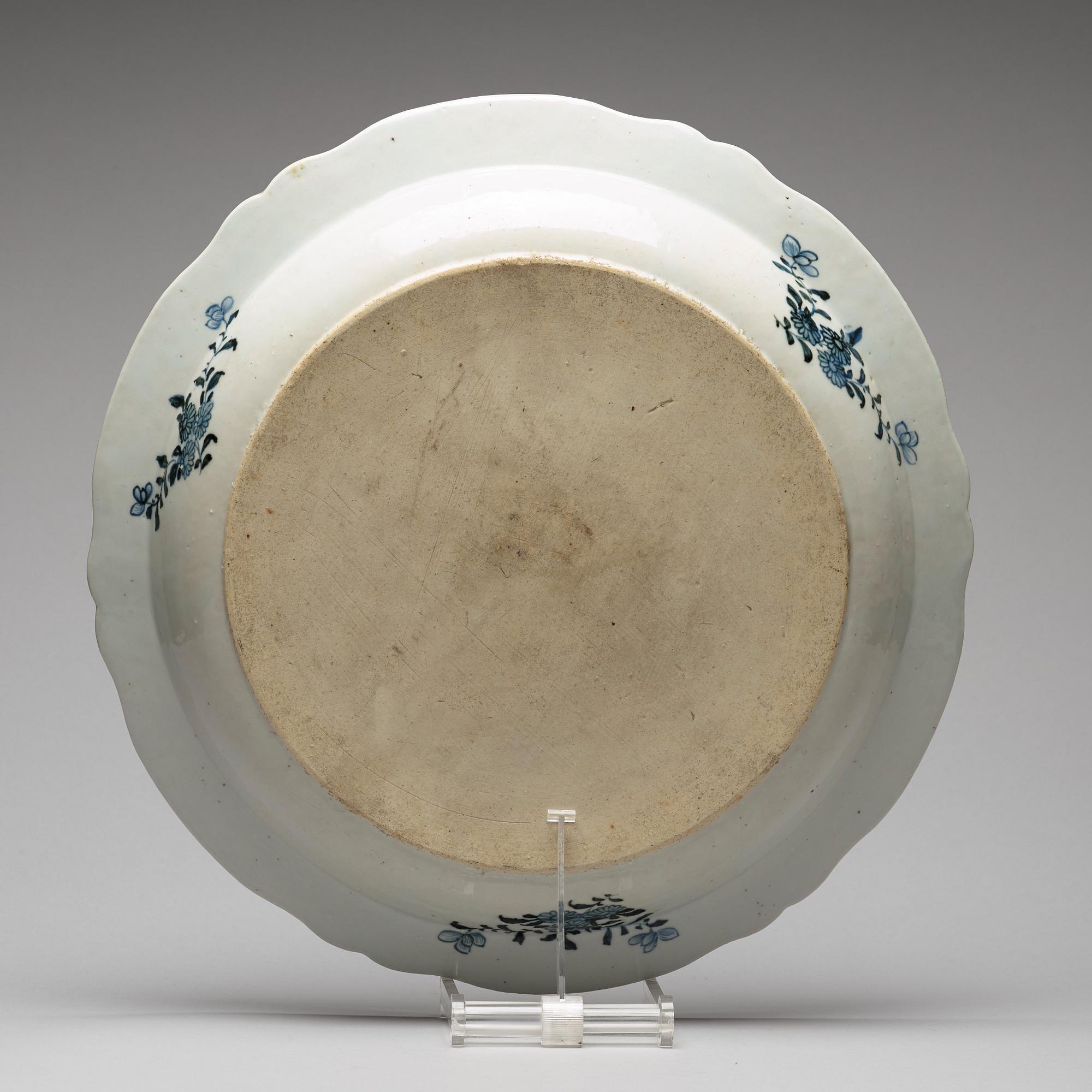 A blue and white dish, Qing dynasty, Qianlong (1736-95).