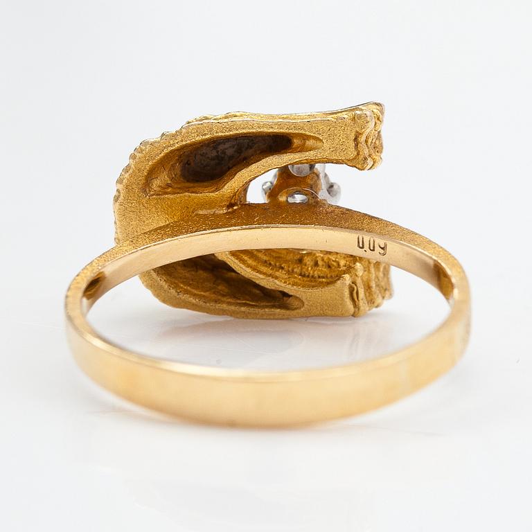 Juhani Linnovaara, An 18K gold 'Legato' ring with a diamond ca 0.09 ct according to engraving for Lapponia 1979.