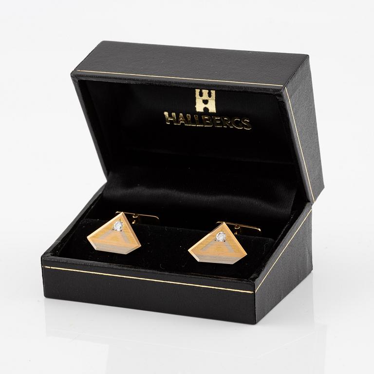 Manschettknappar, ett par, 18K guld med briljantslipade diamanter.
