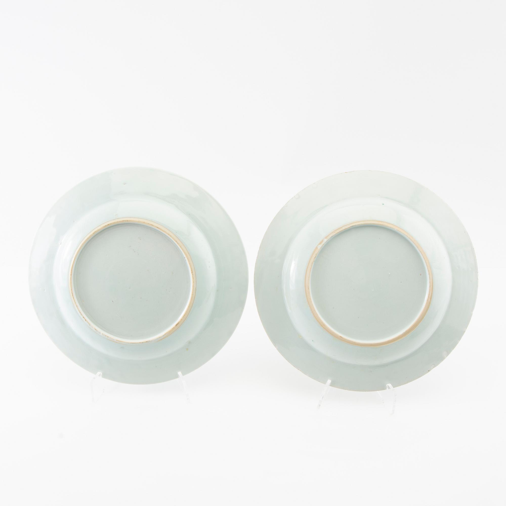 Plates 2 pcs and cups 3 pcs China 18th century porcelain.