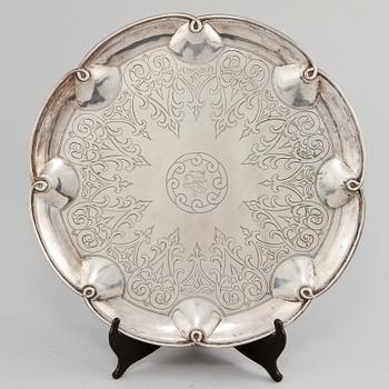 BRICKA, låghaltigt silver, berlin, Tyskland,  1800-talets andra hälft. Vikt 900 g.
