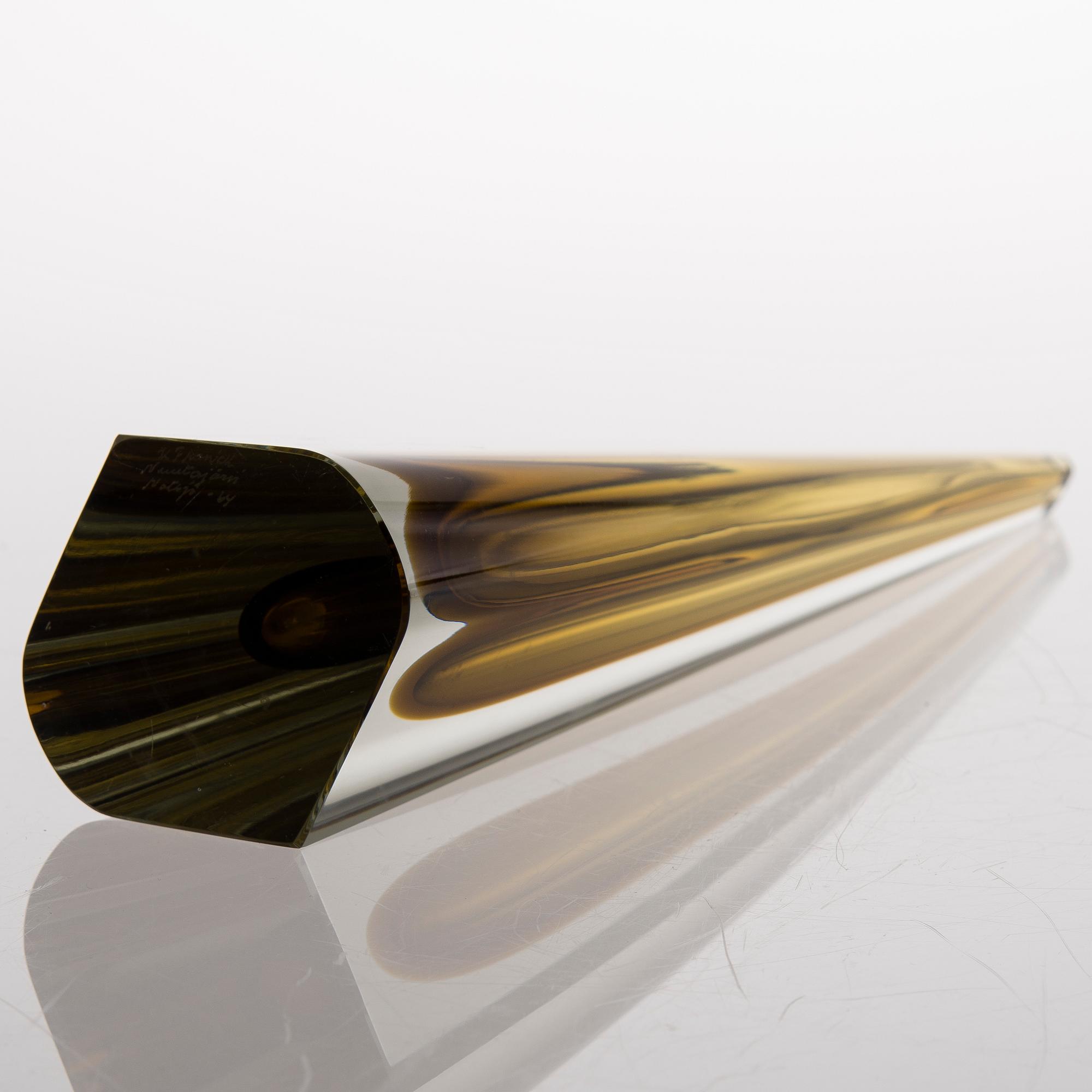 An "Obelisk" glass sculpture signed K. Franck, Nuutajärvi -64.