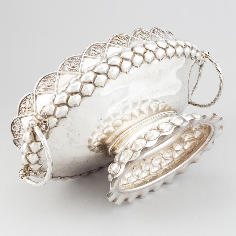 CG Hallberg, jardinjär, silver, Stockholm 1906. Renässans-stil.