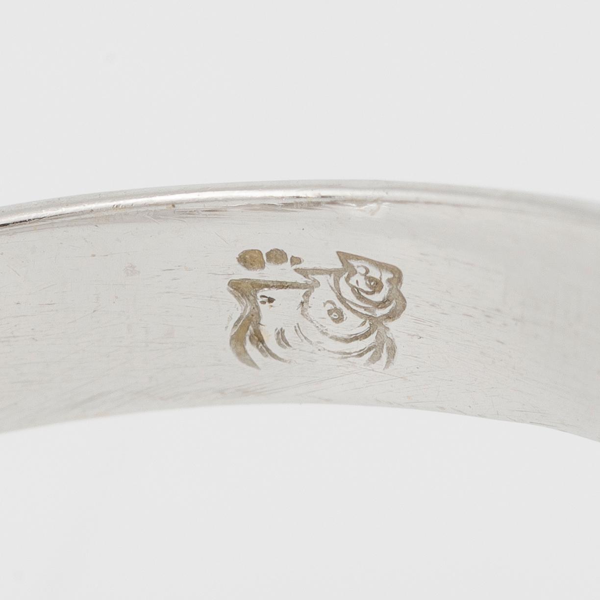 Ring 18K guld med odlade pärlor.