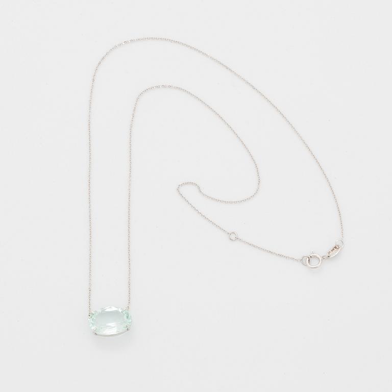 Oval faceted aquamarine necklace.