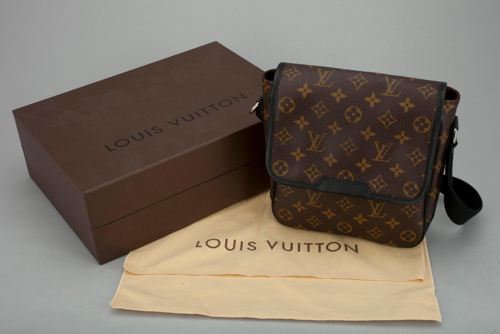 CROSSBODY, "Bass PM", Louis Vuitton.