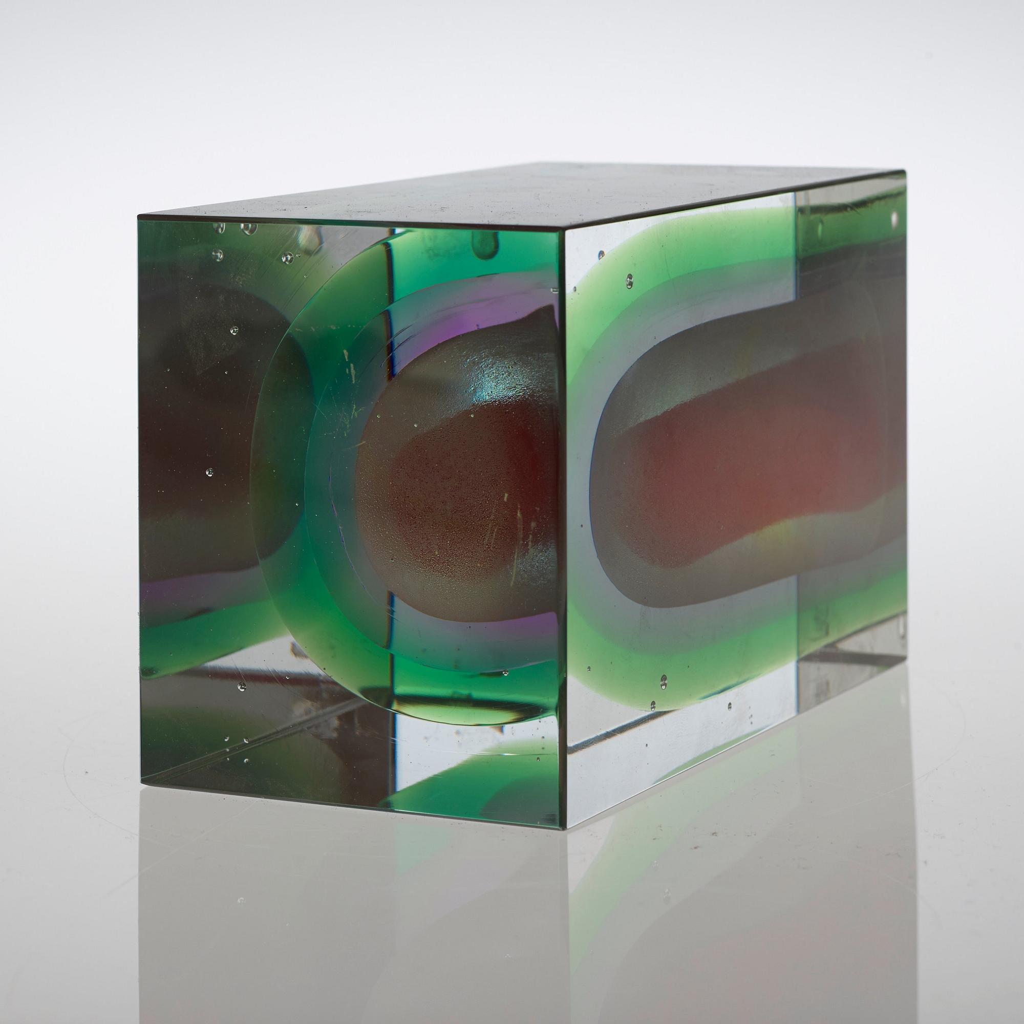 An Oiva Toikka glass object, Nuutajärvi, Notsjö, Finland 2005.