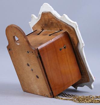VÄGGPENDYL, s k Schwarzwaldur, porslin, 1800/1900-tal.