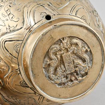 VASER, 2 st, vitmetall samt gulmetall, 1900-talets andra hälft.