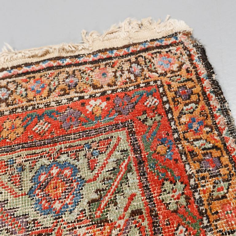 A Farahan rug, semi-antique/antique, 390 x 197 cm.