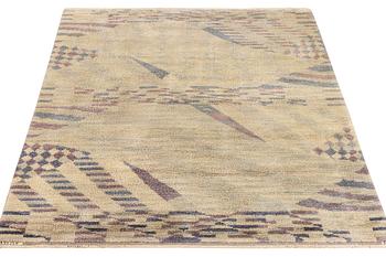 An Ushak design rug, a. 212 x 188 cm.