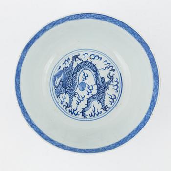 54 dinner service pieces, blue and white porcelain, Qing Dynasti, China, 18th/19th century.