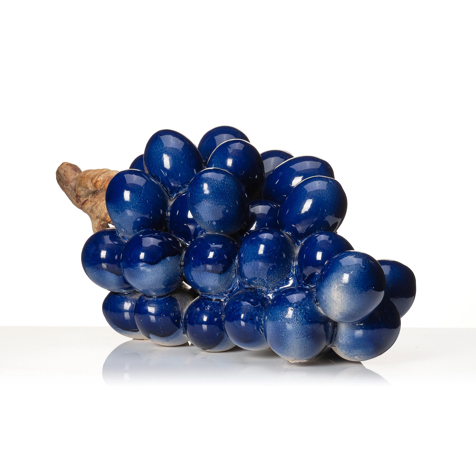 Kjell Janson, sculpture, bunch of grapes, own studio, Mora, Sweden 2000.