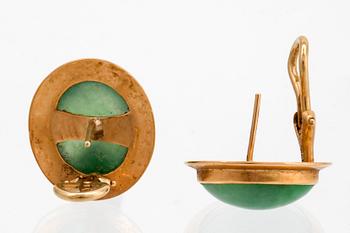 Örhängen 18K guld med jadeite, höjd ca 2 cm stift och clips.