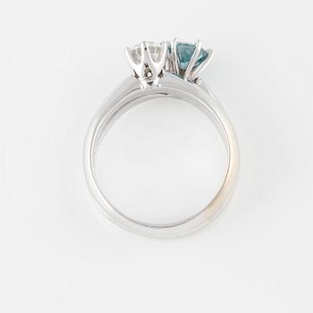 RING, 14K vitguld med 2 briljantslipade diamanter ca 1.20 ct. Vikt 7,7 gram.