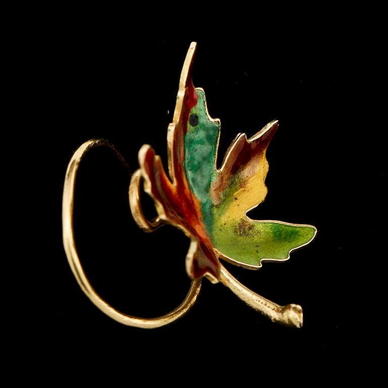 BROSCH, 18k guld samt emalj, WA Bolin, Stockholm, 1952. Vikt 3 g.