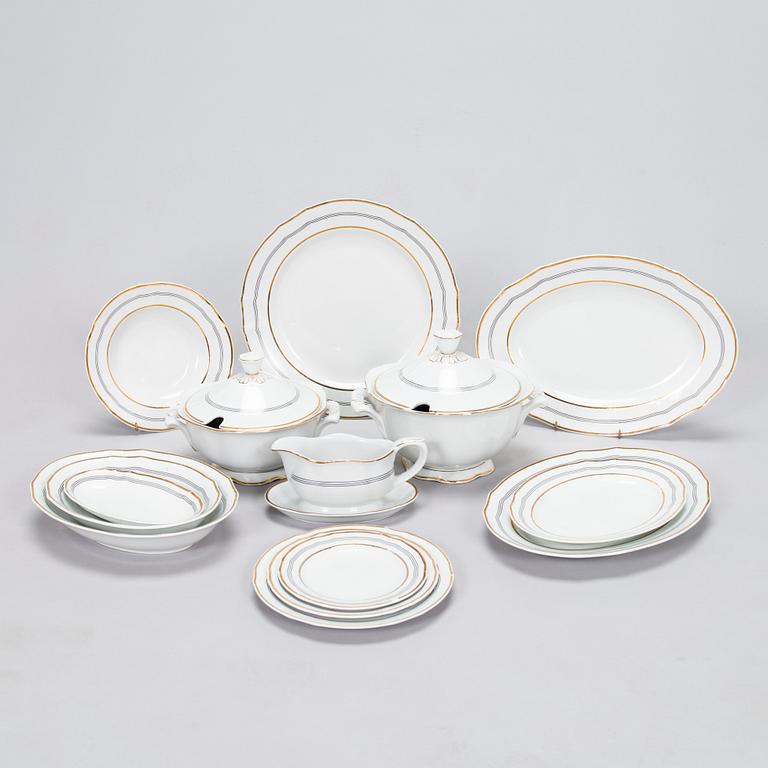 A 60-piece set of Arabia faience dinnerware, 1940-1945.
