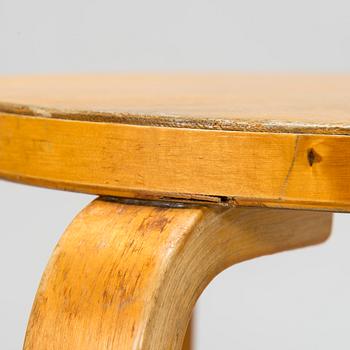 Alvar Aalto, a mid-20th century '85' table and four '60' stools for O.Y. Huonekalu-ja Rakennustyötehdas A.B.
