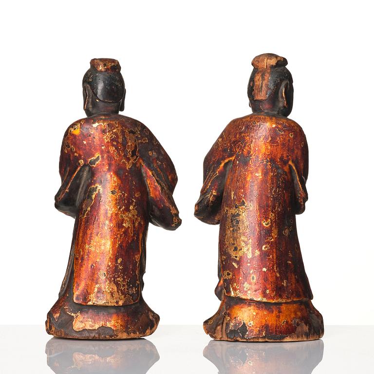 Figuriner, ett par, förgyllt och lackerat trä, 1600/1700-tal.