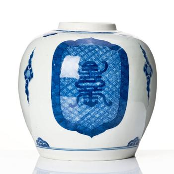 A blue and white jar, Qing dynasty, Kangxi (1662-1722).