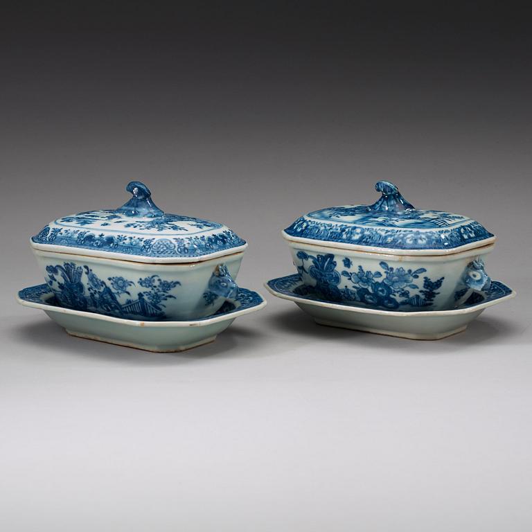 A pair of blue and white butter tureens with covers and stands, Qing dynasty, Qianlong (1736-95).