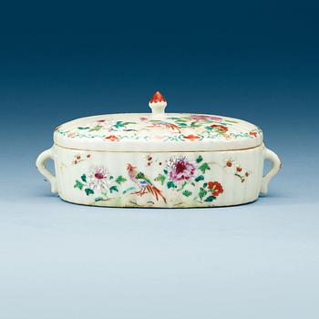 1532. A famille rose tureen with cover, Qing dynasty, Qianlong (1736-95).