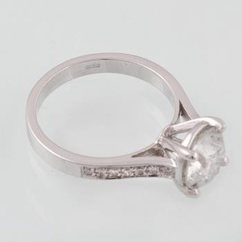 RING, 18K vitguld med briljantslipad diamant ca 2.31 ct, Milano, Italien. Vikt 4,9 gram.