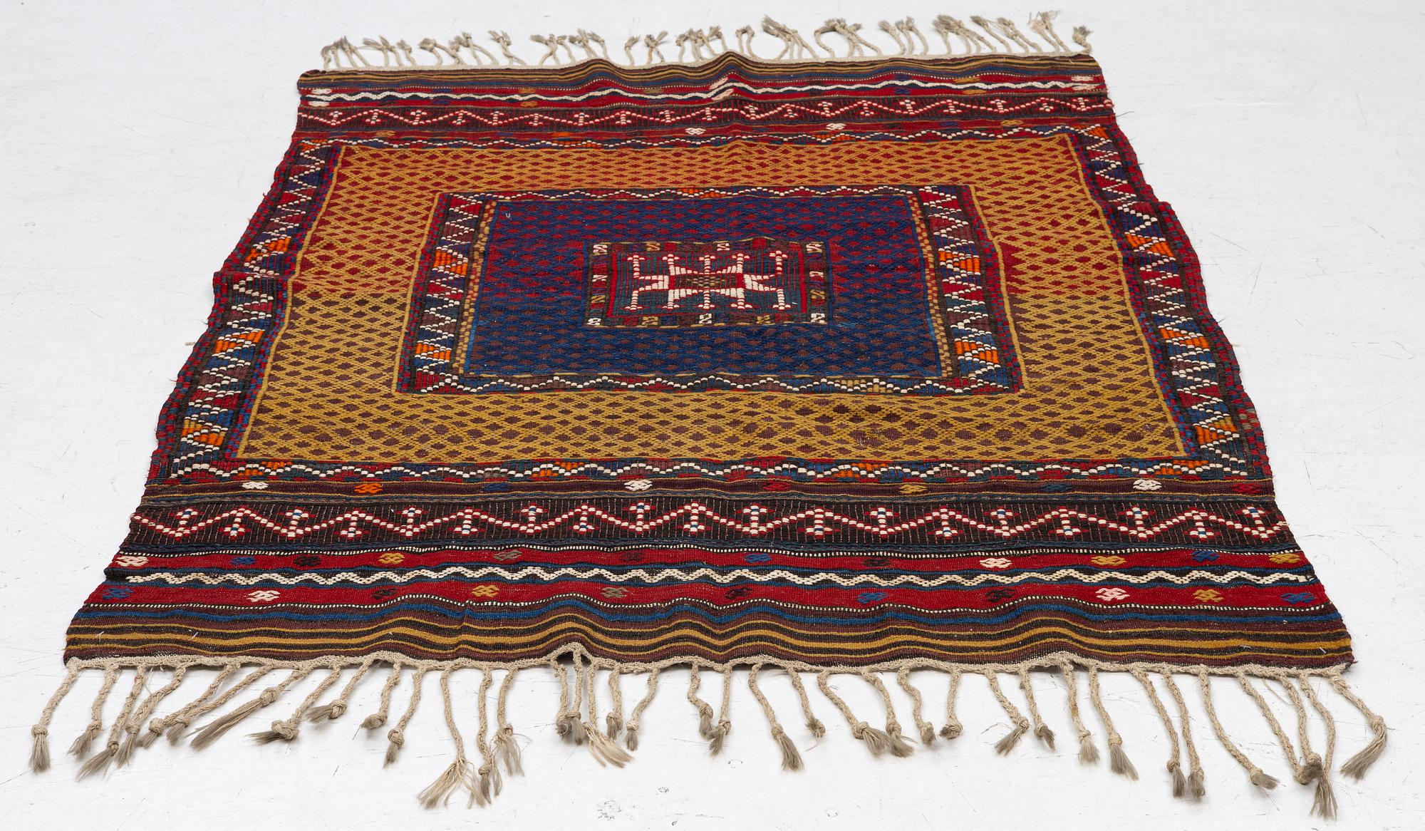 Rug, semi-antique Kelim, approx. 189 x 125 cm.