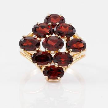 RING, 14K guld och granater tot ca 4.5 ct.