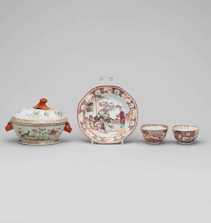 TERRIN MED LOCK, KOPPAR, 2 st, samt FAT, porslin, Qianlong, Kina, 1700-tal.