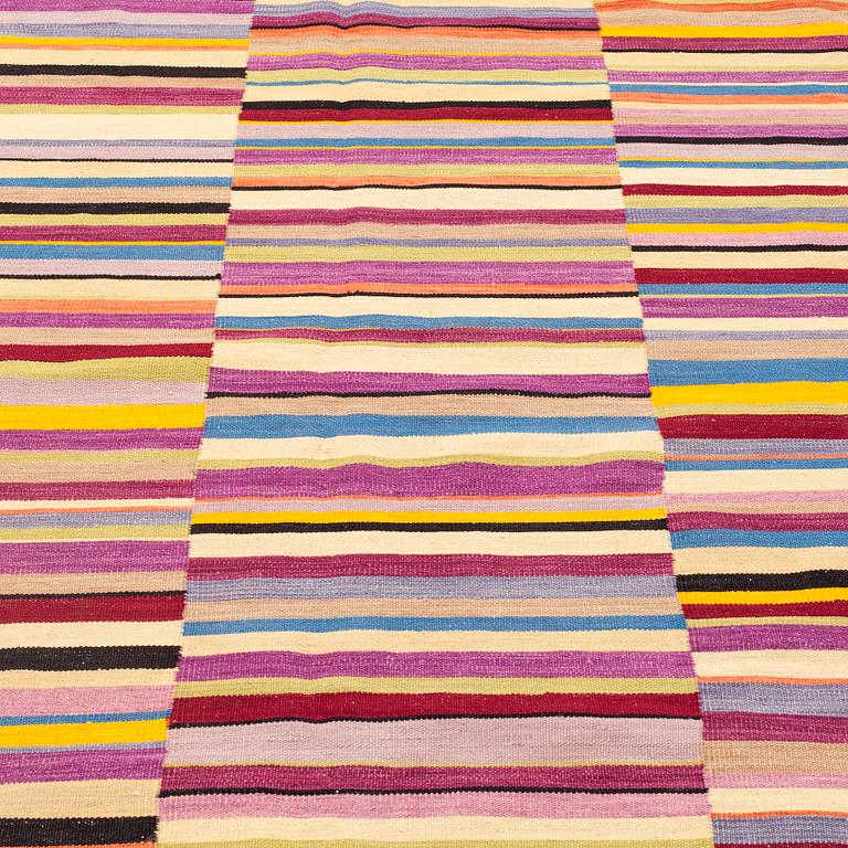 MATTA, slätväv, ca 283 x 266 cm.