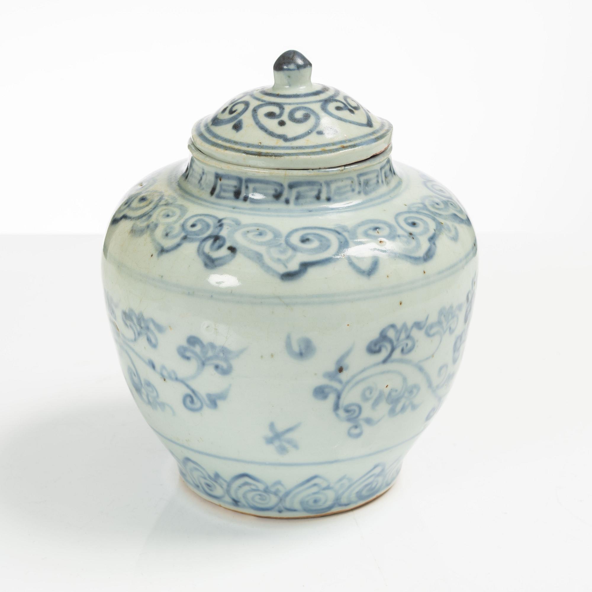 A Chinese blue and white porcelain jar, Ming dynasty (1368-1644).