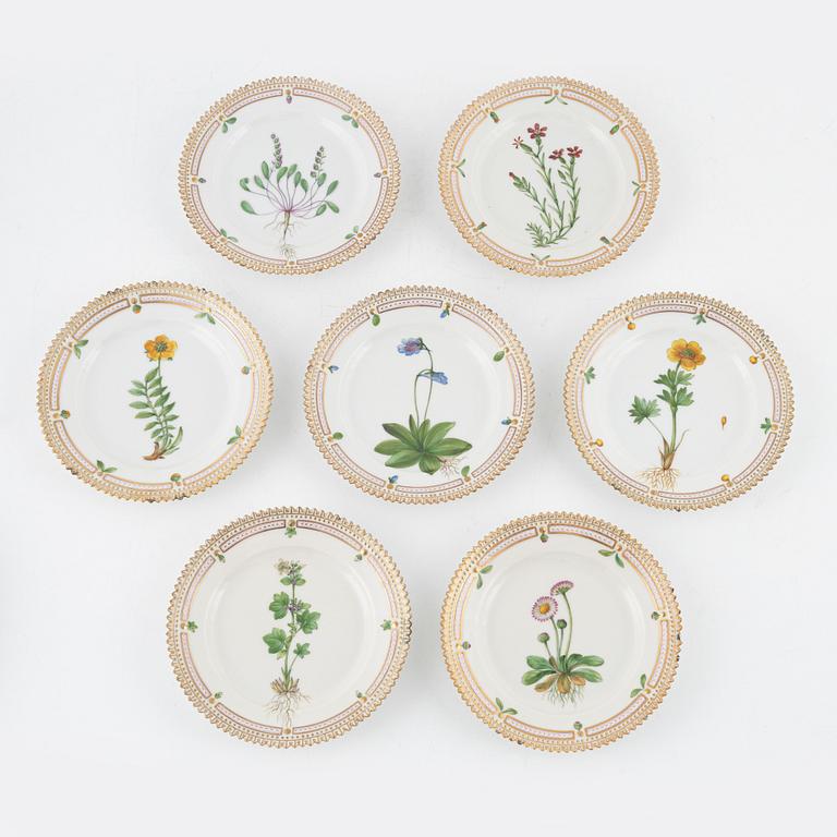 15 pieces of "Flora Danica (Hausmålerai) porcelain, Royal Copenhagen, Denmark.