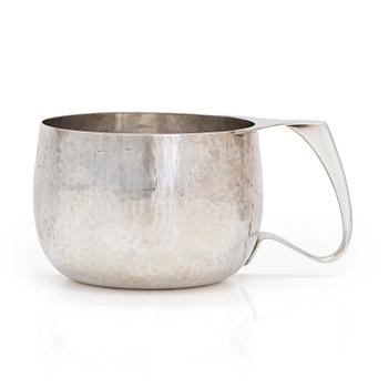 Tapio Wirkkala, silver mug TW 463, Kultakeskus, Hämeenlinna 1991. Model designed in 1972.