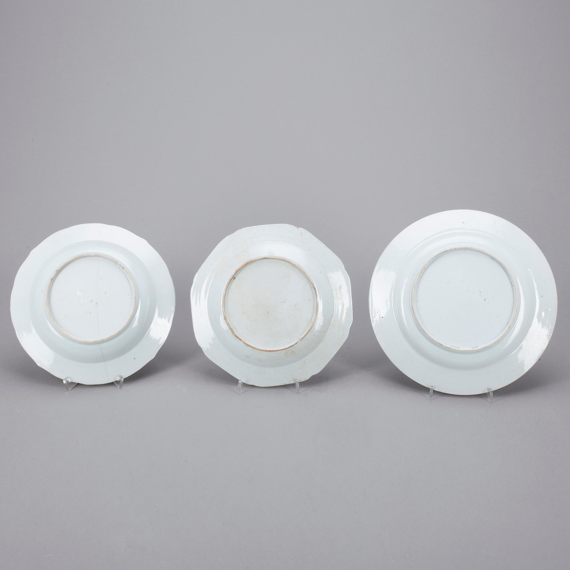 TALLRIKAR, 3 st, porslin, Kina, Qianlong, 1700-tal.