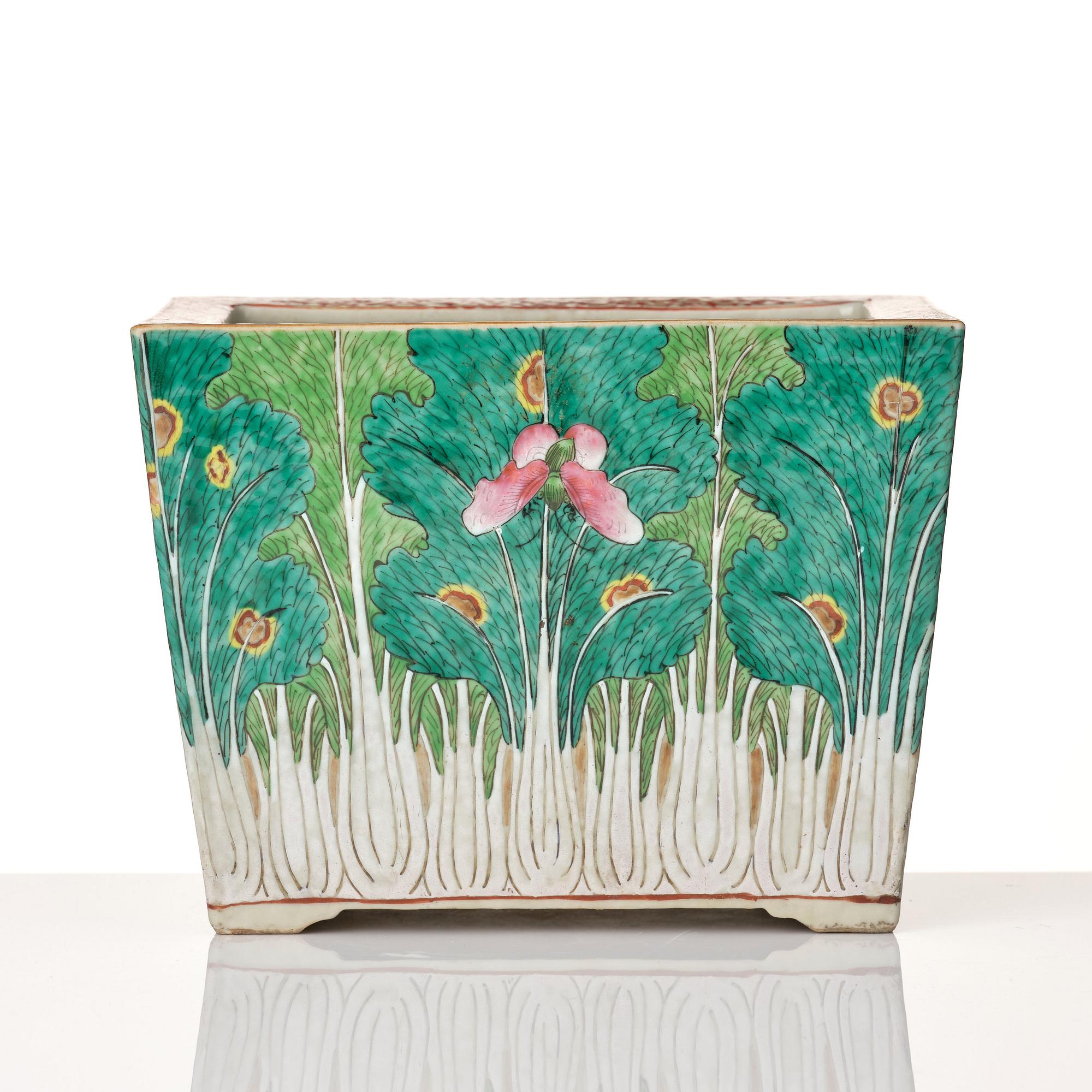 A famille rose cabbage flower pot, China, circa 1900.