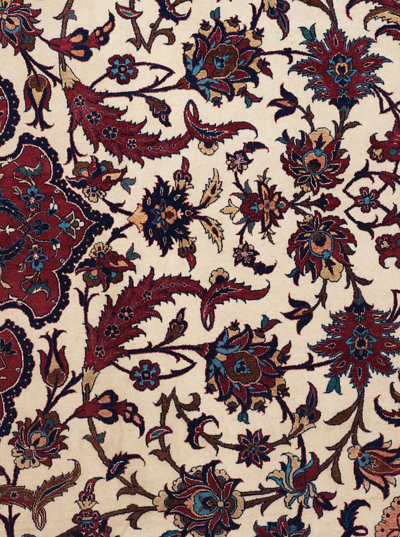 SEMI-ANTIQUE ESFAHAN PART SILK. 345 x 234,5 m.