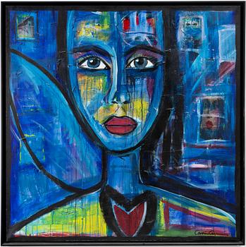 Carolina Gynning, Porträtt mot blå fond.