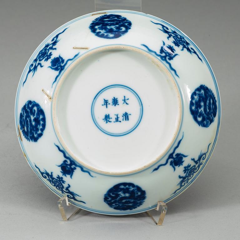 A blue and white dish, Yongzheng mark, Qing Dynasty (1644-1912).