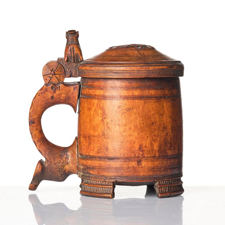 A Norwegian birch peg tankard, circa 1800.