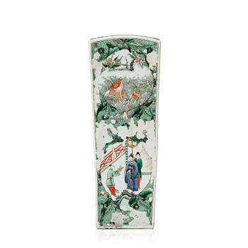 A Chinese rectangular famille verte vase, Qing dynasty, Kangxi (1662-1722).