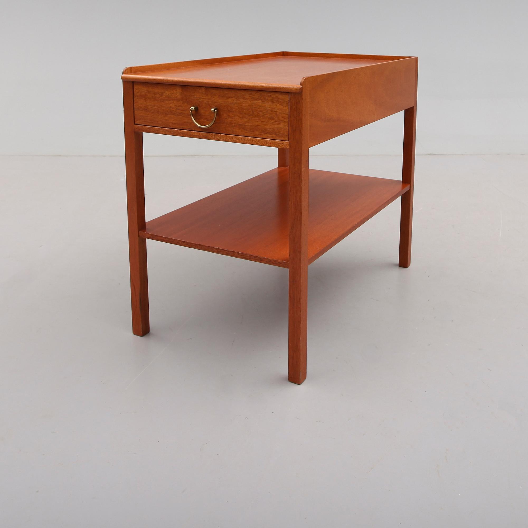 SÄNGBORD, modell 914, Josef Frank, Svenskt Tenn, 1900-talets andra hälft.